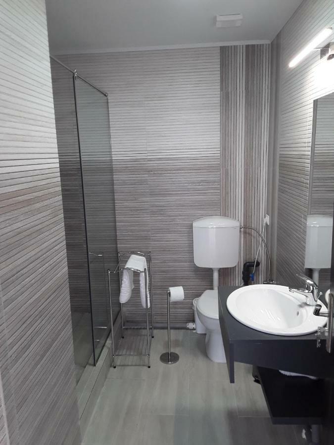 Camere De Inchiriat Central La Calciu Mahmudia Ngoại thất bức ảnh