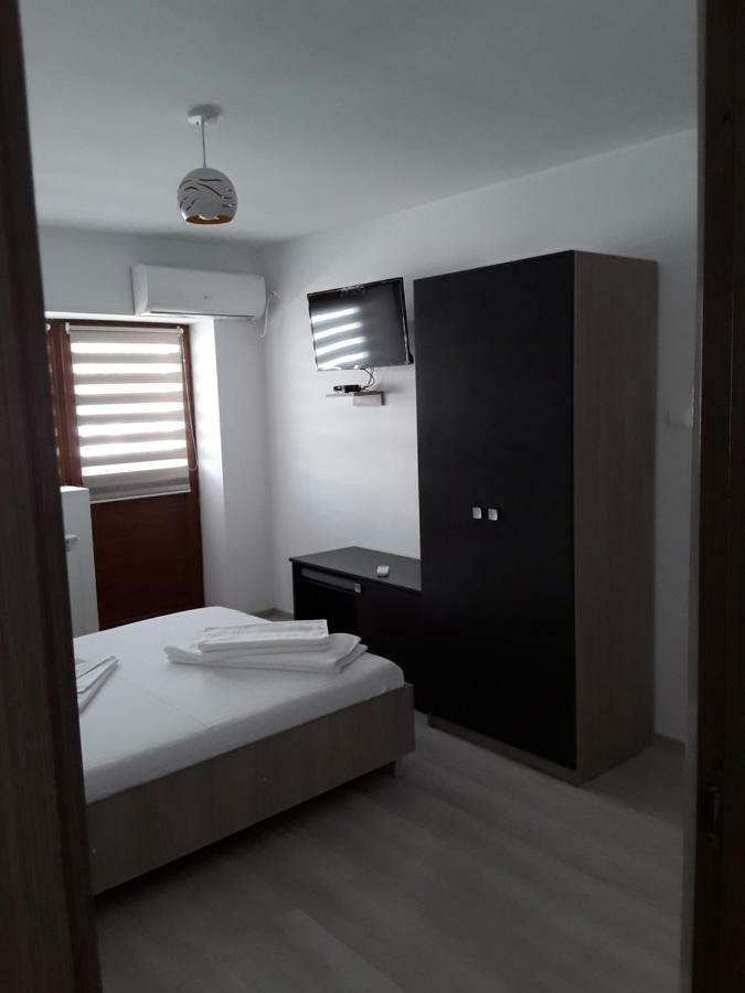 Camere De Inchiriat Central La Calciu Mahmudia Ngoại thất bức ảnh